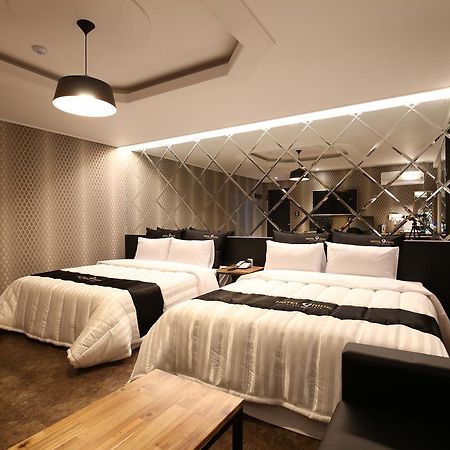 Hotel Nine Tedzson Kültér fotó